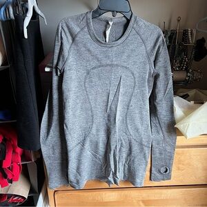 Lululemon Athletica Heathered Gray Long Sleeve Top